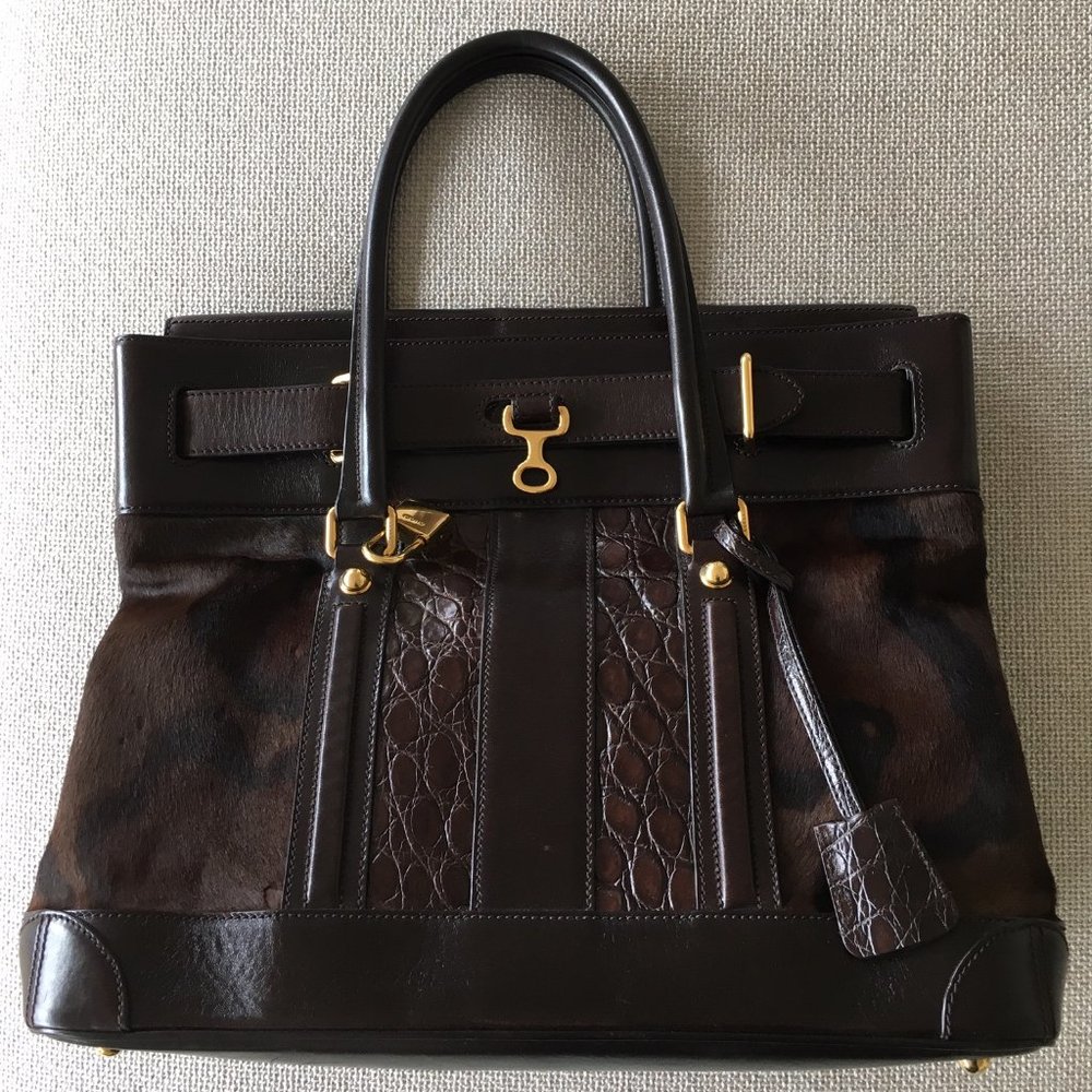 GUCCI Satchel - Sophisticated and Practical